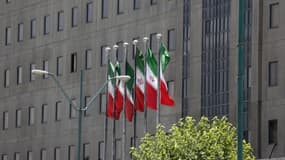 La façade du Parlement iranien au lendemain de l'attaque
