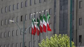 La façade du Parlement iranien au lendemain de l'attaque