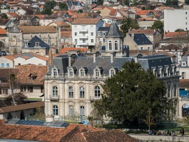 Vue d'Angoulême en Charente, l'une des plus abordables sur Airbnb pour des locations longues durées. 