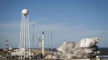 Une fusée américaine, baptisée Antares et construite par une compagnie privée en collaboration avec la Nasa pour assurer les missions vers la Station spatiale internationale (ISS), a effectué samedi son premier vol d'essai. /Photo prise le 21 arvil 2013/R