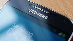 Samsung a déjà vendu 10 millions d'exemplaires de son Galaxy 4S en moins d'un mois. Mais Apple accuse le sud-coréen d'avoir violé ses brevets pour sortir ce nouveau smartphone.