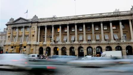 Selon Le Figaro, la vente de l'Hôtel de Crillon est près d'être finalisée pour 250 millions d'euros, par son actionnaire le fonds américain Starwood Capital, signant le passage du palace parisien aux mains d'investisseurs saoudiens proches de la famille r