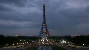 Coupe du monde: la Tour Eiffel devient aussi bleu-blanc-rouge