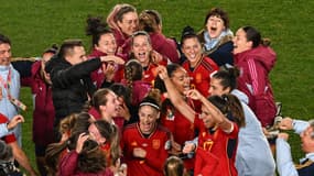 La sélection espagnole célébrant sa qualification en finale de Coupe du monde après une victoire 2-1 face à la Suède en demi-finale, 15 aout 2023