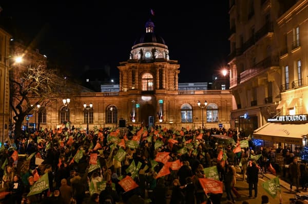 Des opposants a la Procréation Médicalement Assistée (PMA) devant le Sénat, le 21 janvier 2020 Des opposants a la Procréation Médicalement Assistée (PMA) devant le Sénat, le 21 janvier 2020
