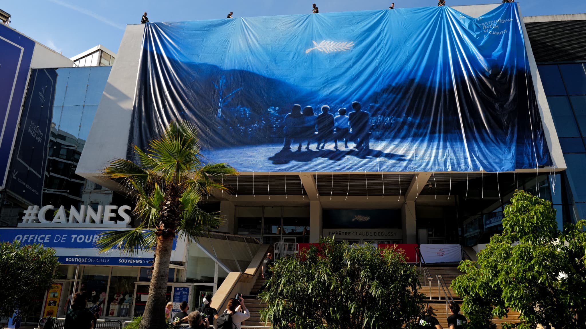 Festival De Cannes L Affiche De La E Dition D Ploy E Sur La Fa Ade