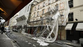 Un échafaudage s'est effondré à cause du vent à Paris.