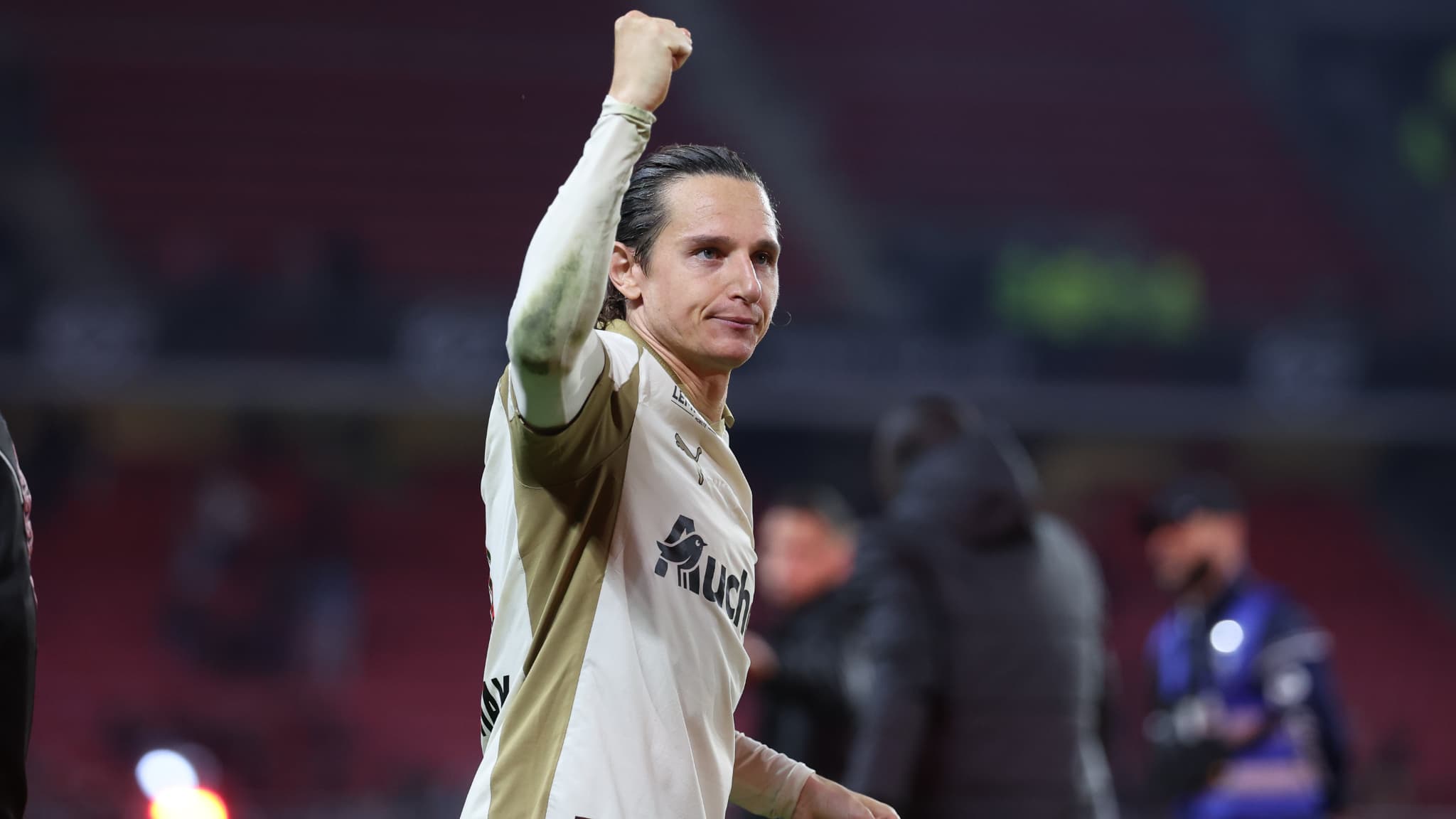"JE NE RÉSERVE PAS DE VACANCES": FLORIAN THAUVIN RÊVE D'UN RETOUR EN ÉQUIPE DE FRANCE APRÈS SES BONS DÉBUTS À LENS