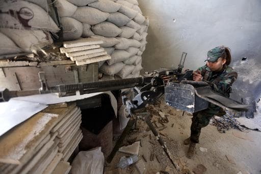 Une militaire syrienne près de Damas le 25 mars 2015 Une militaire syrienne près de Damas le 25 mars 2015