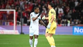 Amir Murillo tape dans la main de Geronimo Rulli lors du match Lille-OM (1-1, L1), le 4 mai 2025