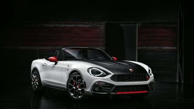 Au salon de Genève 2016, Abarth dévoile sa version de la 124 Spider.
