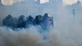 Des CRS engagés à Paris le 1er-Mai.