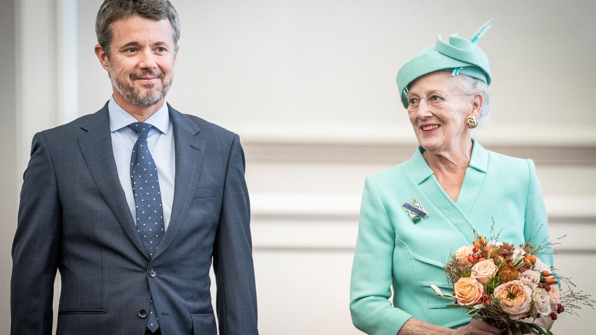 Le prince héritier Frederik et la reine Margrethe arrivent pour l'ouverture annuelle de la session parlementaire au Parlement danois (Folketinget) au château de Christiansborg à Copenhague, le 4 octobre 2022. Le prince héritier Frederik et la reine Margrethe arrivent pour l'ouverture annuelle de la session parlementaire au Parlement danois (Folketinget) au château de Christiansborg à Copenhague, le 4 octobre 2022.