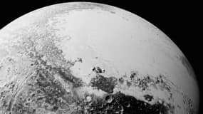 Image fournie par la Nasa, Johns Hopkins University Applied Physics Laboratory et le Southwest Research Institute, montrant la surface de Pluton