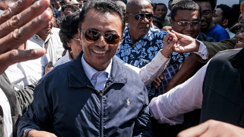 L'ex-président de Madagascar Marc Ravalomanana accueilli par des supporters en rentrant à Antananarivo, le 13 octobre 2014.