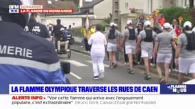 Caen: la flamme olympique traverse les rues de la ville