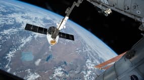 Des astronautes ont été nommés, ce jeudi, pour devenir les premiers à participer à des vols dans les navettes spatiales de l'avenir, des compagnies Boeing et SpaceX.