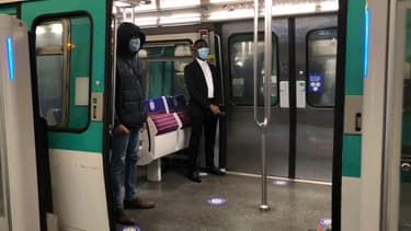 Le port du masque est largement respecté dans les transports parisiens ce lundi.