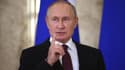 Le président russe Vladimir Poutine s'adresse aux médias après le sommet des dirigeants de l'Organisation de coopération de Shanghai (OCS) à Samarkand, le 16 septembre 2022. 