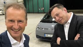 Herbert Diess, président du directoire de Volkswagen AG, et Elon Musk en septembre en Allemagne. Elon Musk avait essayé l'ID.3.