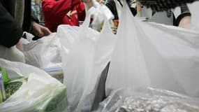 Vous êtes 57 % à affirmer ne pas avoir renoncé à utiliser les sacs plastiques dans votre vie quotidienne selon notre sondage: la législation va sûrement changer la donne.