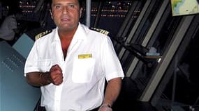 Francesco Schettino, le capitaine du paquebot Costa Concordia, se serait approché des côtes de l'île de Giglio à la demande pressante d'un mystérieux manager afin de faire "l'inchino", une "révérence" aux habitants de l'île, rapporte mercredi La Repubblic