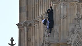 Un homme a escaladé le Big Ben de Londres, samedi 8 mars 2025, et a brandi un drapeau palestinien