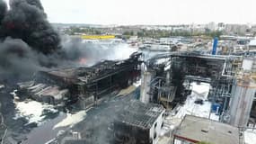 L'usine Lubrizol dévastée par l'incendie. 