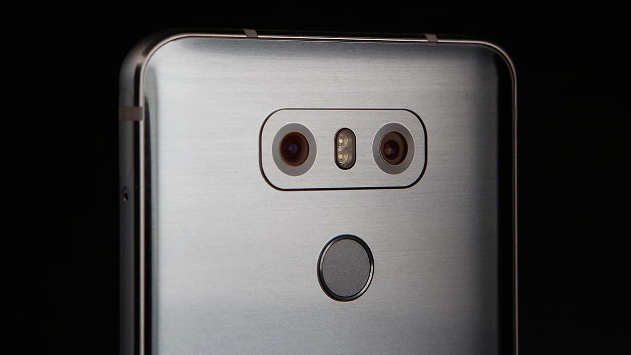 Le double capteur photo du LG G6 et le lecteur d'empreintes digitales. Le double capteur photo du LG G6 et le lecteur d'empreintes digitales.