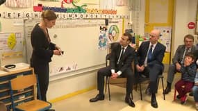 Emmanuel Macron et  Jean-Michel Blanquer en visite dans une école maternelle du 19e arrondissement mardi 27 mars