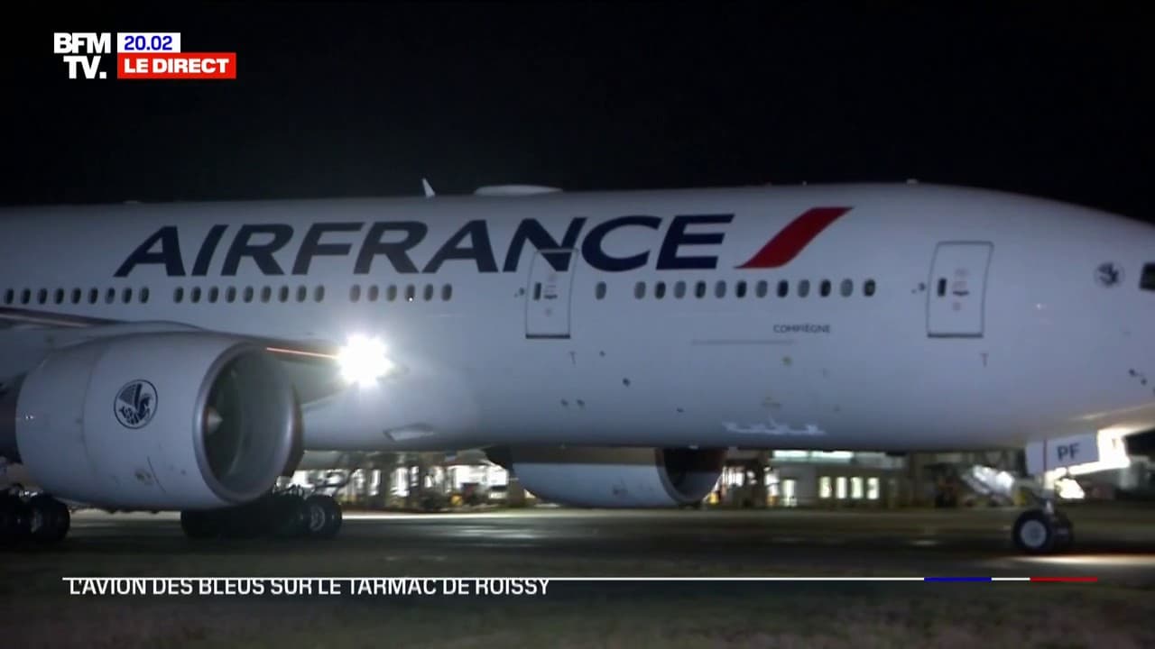 L'avion des Bleus à l'aéroport 