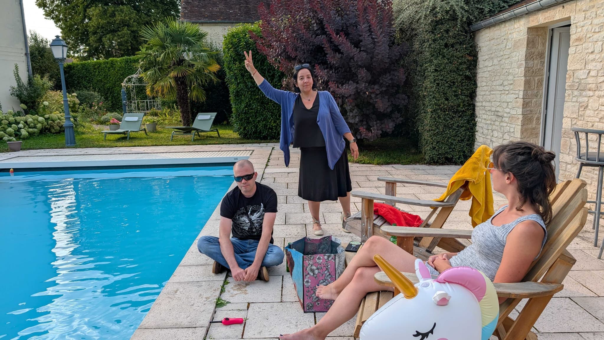 Pour commencer, il faut prendre une photo de groupe. 