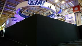 Le stand israélien d'Israel Aerospace Industries (IAI) recouvert d'une bâche noire, après sa fermeture, le 16 juin 2025 au salon du Bourget, près de Paris