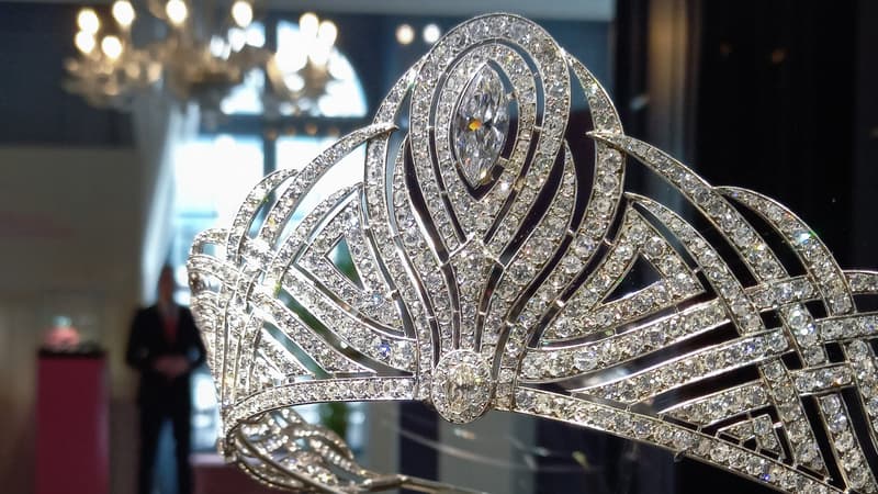 Un diadème porté par Elizabeth II lors de son couronnement a été vendu aux enchères à Genève le 17 mai 2023