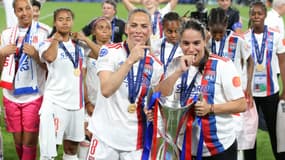 Sara Gunnarsdottir et Amel Majri lors de la finale de la Ligue des champions féminine en 2022.