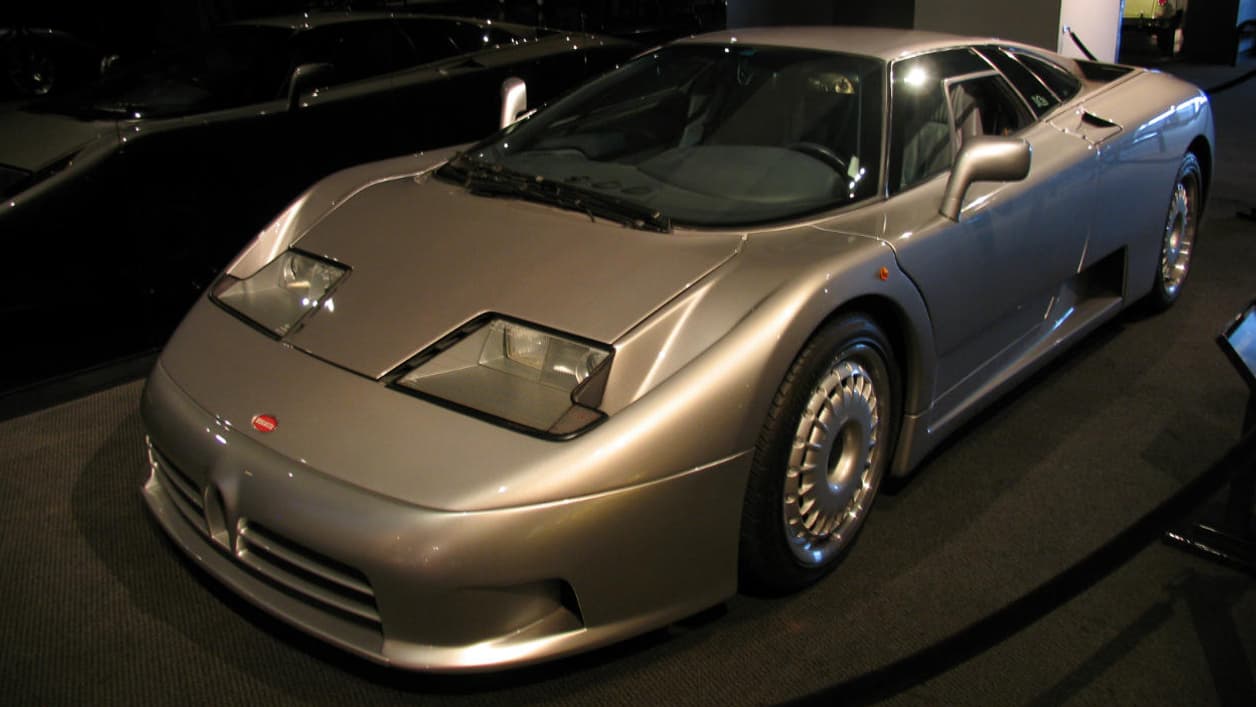 La Bugatti EB110 est une supercar produite entre 1991 et 1995. La Bugatti EB110 est une supercar produite entre 1991 et 1995.