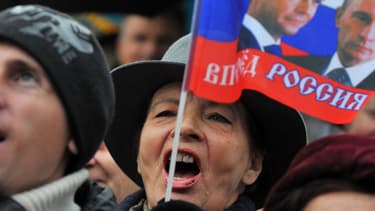 Les citoyens de Crimée commencent à obtenir leur nouveau passeport, russe.