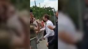 Emmanuel Macron giflé par un homme lors d'un déplacement dans la Drôme (entourage du chef de l'Etat)
