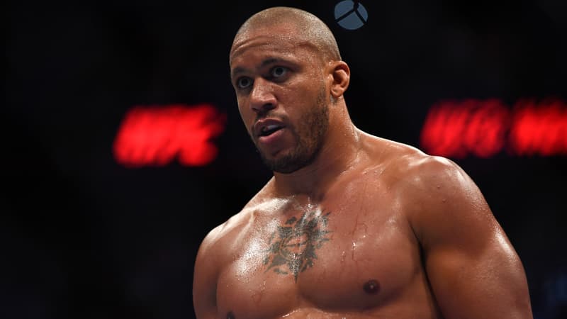 https://images.bfmtv.com/6SJnG2iiuvGJwYFCNiqt2gIA5g0=/0x77:2048x1229/800x0/images/Ciryl-Gane-a-l-UFC-Paris-en-septembre-2023-2114915.jpg