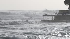 Les vagues provoquées par les vents de la tempête Fabien, ce dimanche le long des côtes corses. 