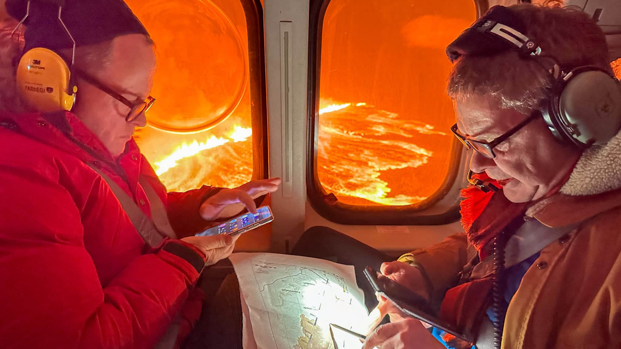 Vol de surveillance au-dessus d'une nouvelle éruption volcanique en Islande par les garde-côtes. Vol de surveillance au-dessus d'une nouvelle éruption volcanique en Islande par les garde-côtes.
