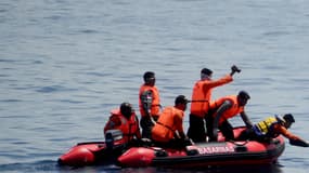 Des secouristes indonésiens lors d'un naufrage en 2015 (image d'illustration)