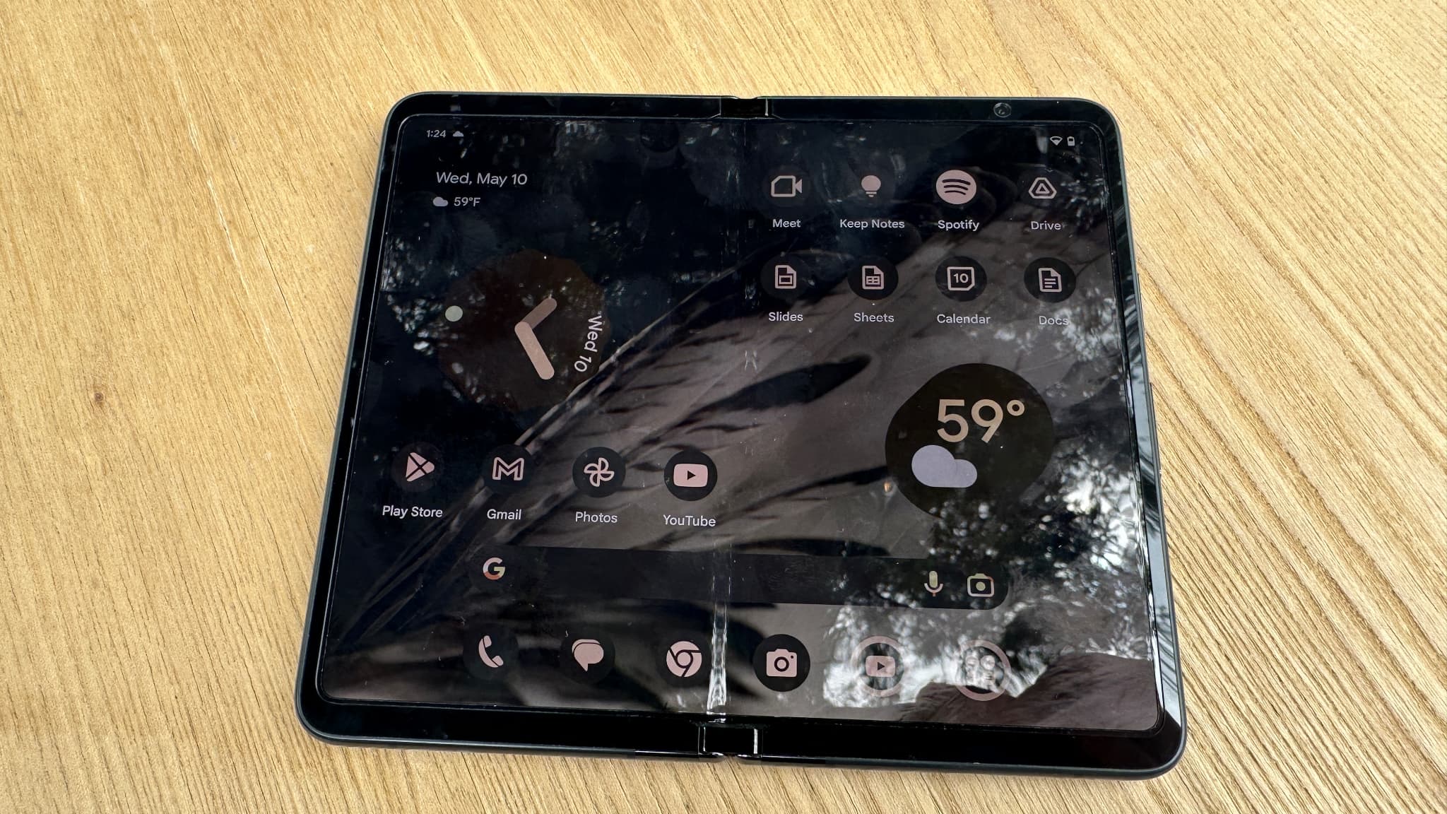 La pliure de l'écran du Google Pixel Fold reste assez visible