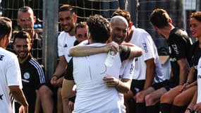Redouane Bougheraba dans les bras de son idole Zinedine Zidane, le 16 juin 2023