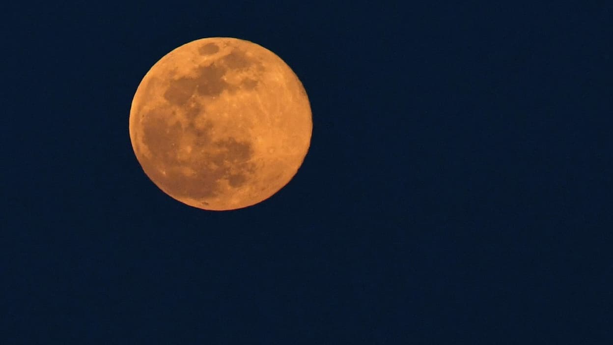 Photo of La última «superluna» del año será visible durante la noche del jueves al viernes.
