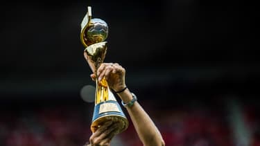 Le trophée de la Coupe du monde féminine de football.