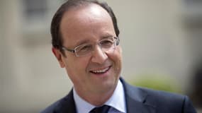 François Hollande fait sa rentrée européenne aux côtés d'Angela Merkel ce jeudi à Berlin, avant leurs rencontres avec le Premier ministre grec et un mois de septembre ponctué d'échéances liées à la crise des dettes publiques de la zone euro. /Photo prise