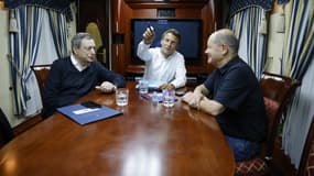 Mario Draghi, Emmanuel Macron et Olaf Scholz dans le train les emmenant à Kiev