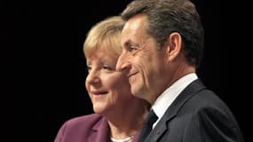 Le président français Nicolas Sarkozy et la chancelière allemande Angela Merkel se sont entretenus avec le Premier ministre grec Lucas Papadémos et lui ont demandé la "mise en ouvre complète et intégrale de tous les engagements pris" par son pays pour sor