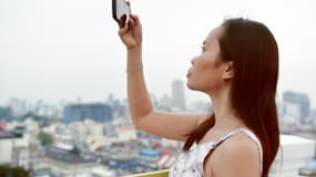 Les selfies sont parfois accompagnés de photos de pièces d'identités.
